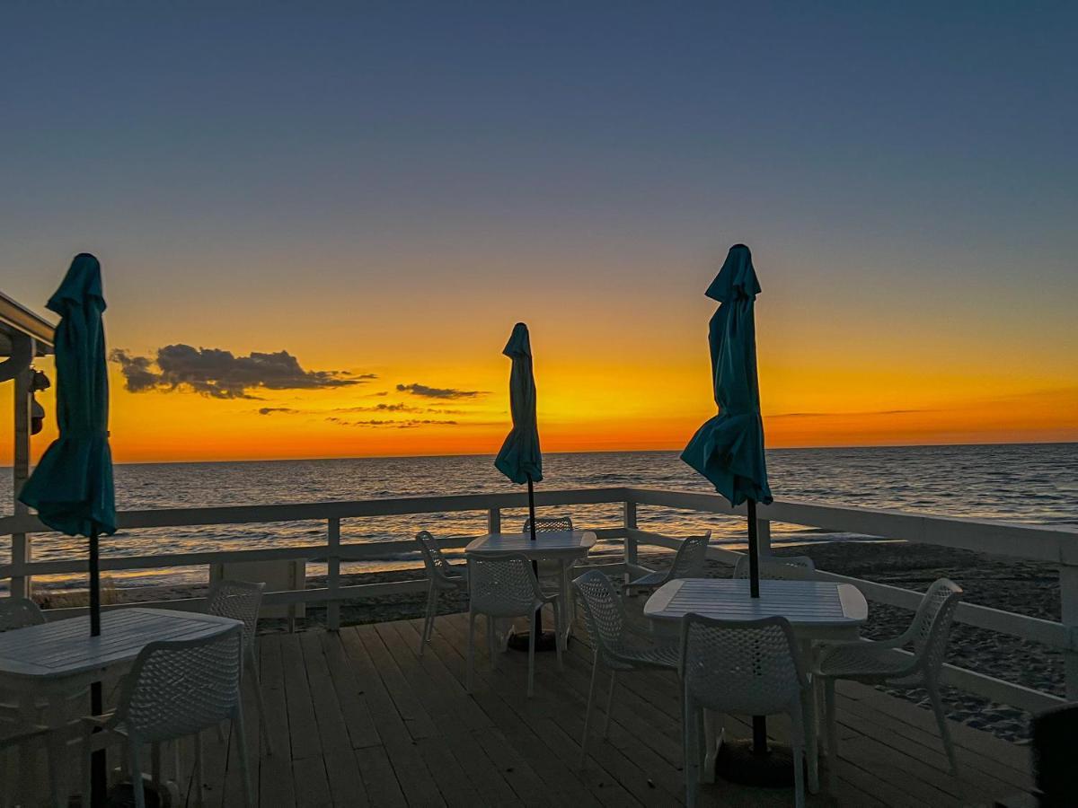 Pearl Beach Inn Энглвуд Экстерьер фото