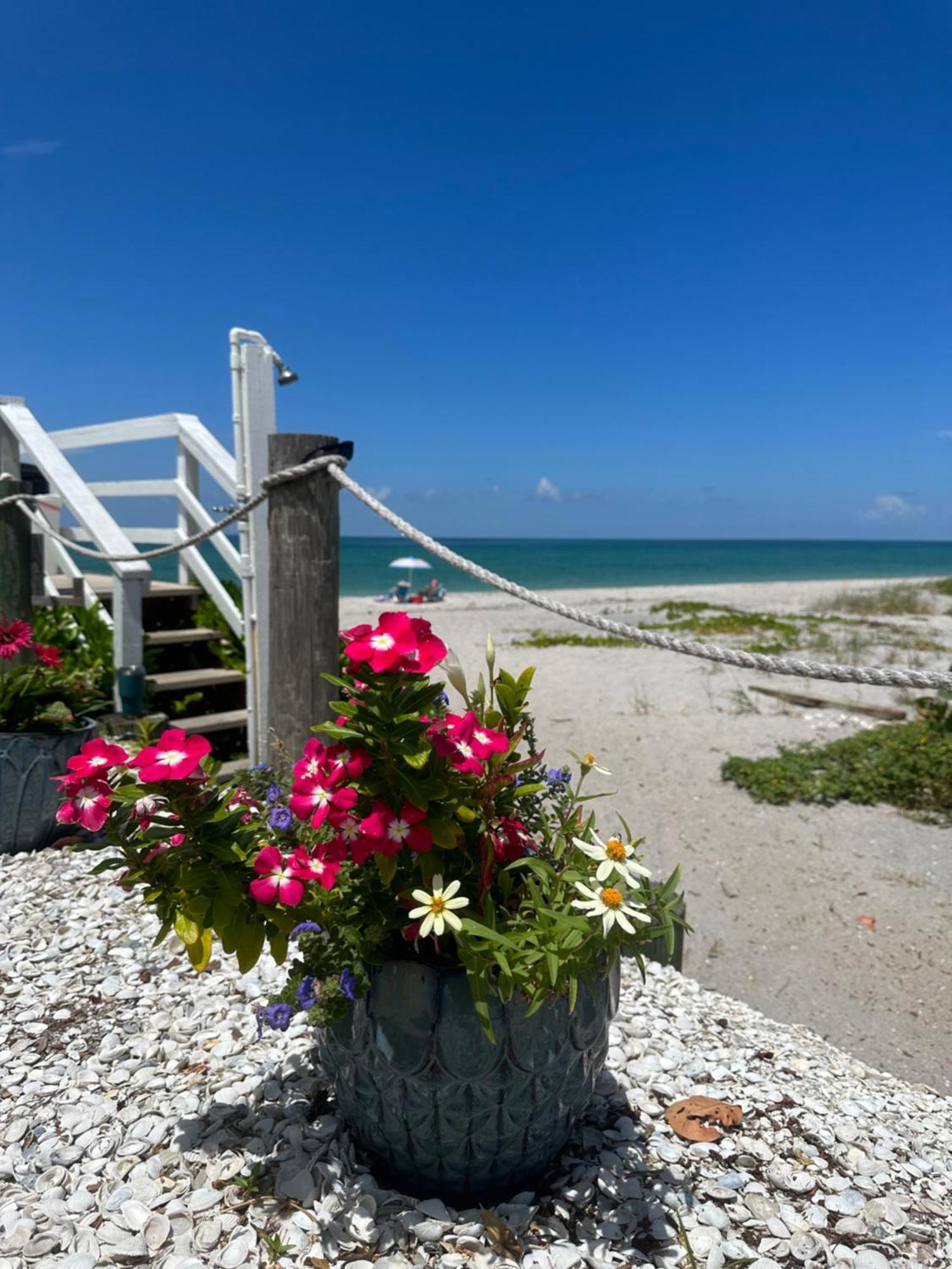 Pearl Beach Inn Энглвуд Экстерьер фото